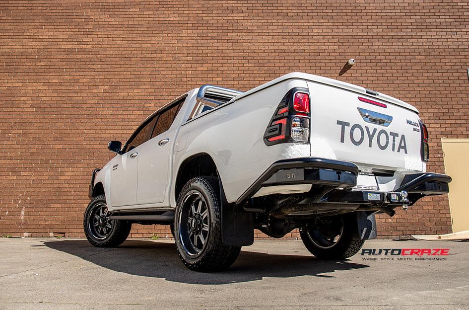 TOYOTA HILUX 4WD GD10 MATTE ANTHRACITE MILLED WITH BLACK LIP